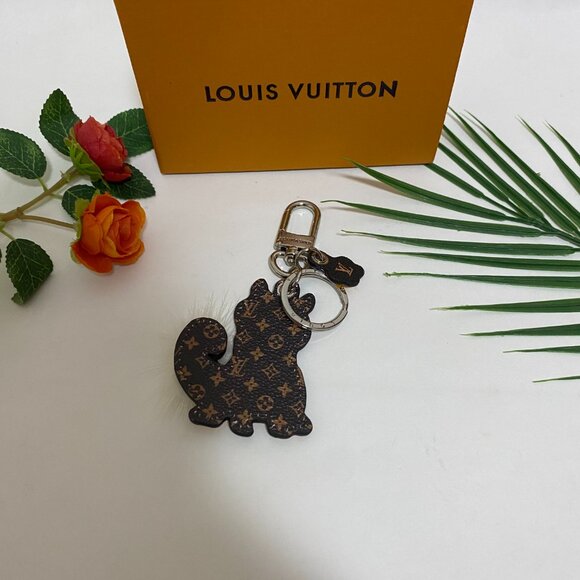 Keychain LV🎶🏖️⛱️ - Picture 6 of 9